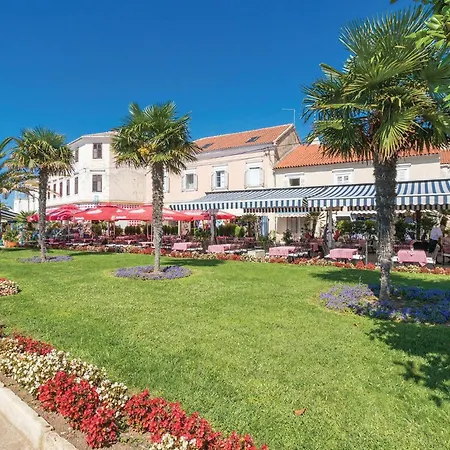 4 Bedroom Front In Na Moru *